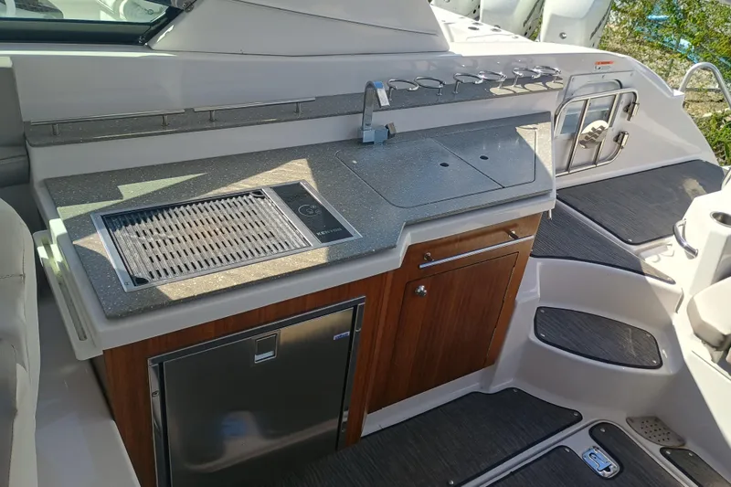 350-004 - Brokerage Joe Yacht Photos Pics 2019 Four Winns H350 boat kitchen with grill, sink, and storage cabinets.