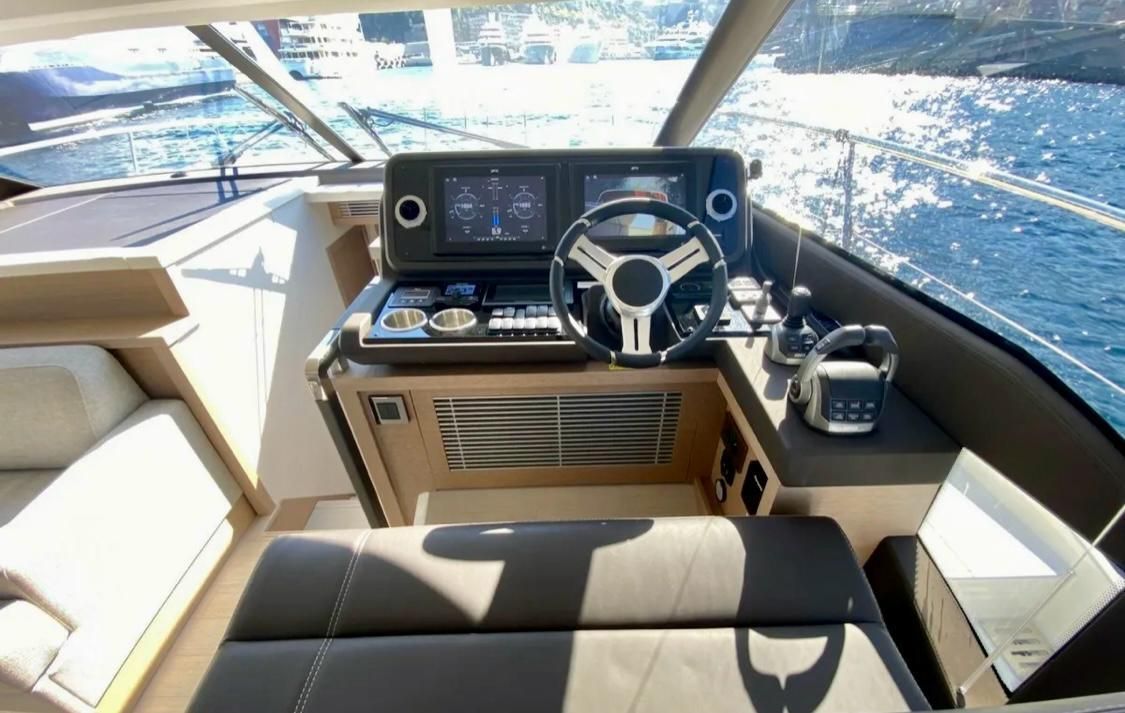 2023 Prestige 52 
