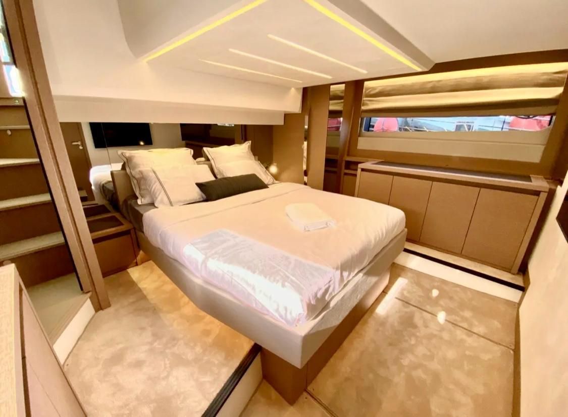 2023 Prestige 52 