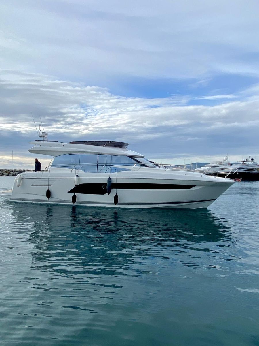 2023 Prestige 52 