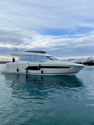 Yacht