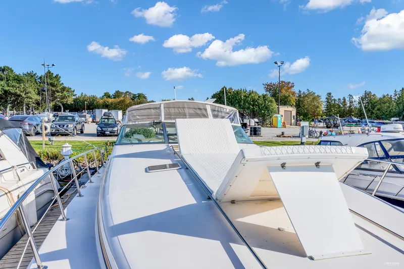  Yacht Photos Pics 1997 Sea Ray 500 Sundancer yacht docked under a clear blue sky.