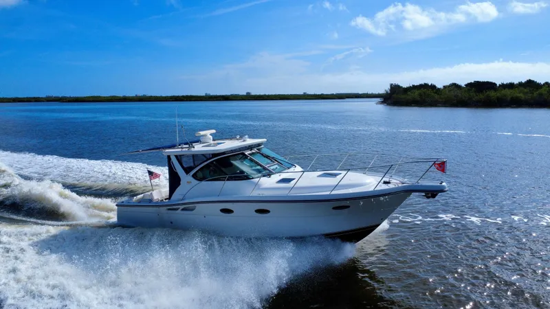  Yacht Photos Pics 2006 Tiara Yachts 3200 Open cruising on a sunny day.