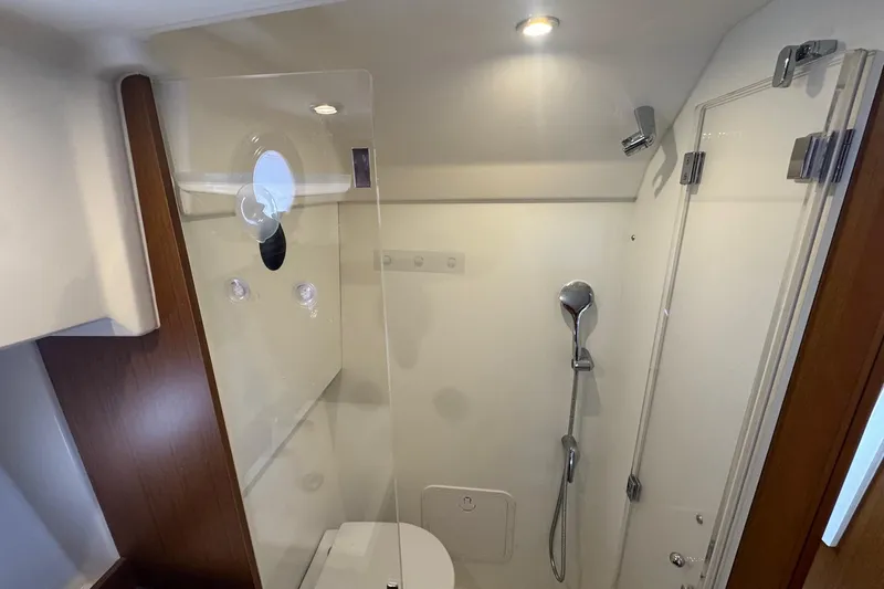 R&r Yacht Photos Pics 2023 Beneteau Swift Trawler 35 bathroom with shower and modern fixtures.
