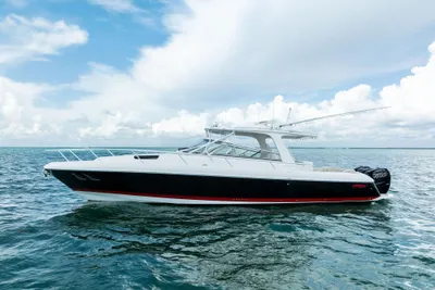 Intrepid 430 Sport Yacht