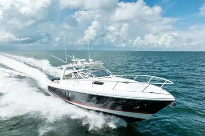 Intrepid 430 Sport Yacht