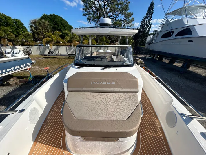 In-stock 2024 Nimbus T9 #142 Yacht Photos Pics 2024 Nimbus T9 #142