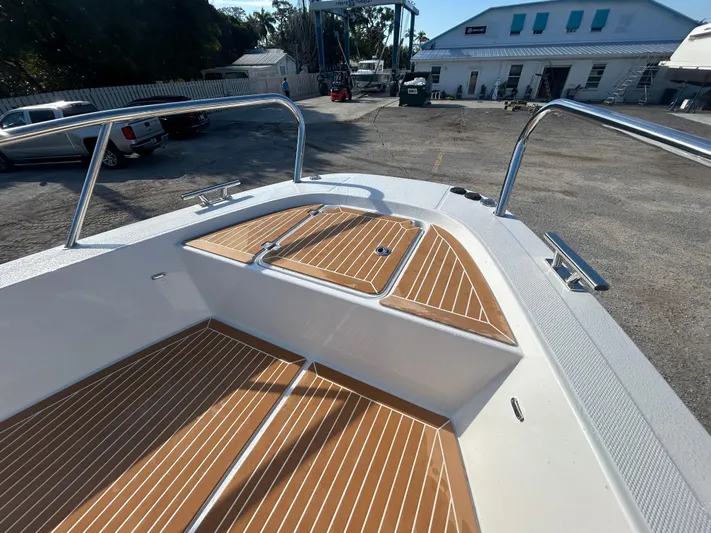 In-stock 2024 Nimbus T9 #142 Yacht Photos Pics 2024 Nimbus T9 #142
