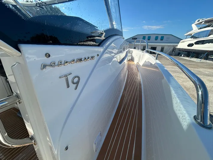 In-stock 2024 Nimbus T9 #142 Yacht Photos Pics 2024 Nimbus T9 #142