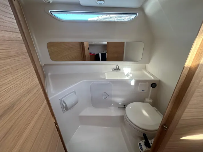 In-stock 2024 Nimbus T9 #142 Yacht Photos Pics 2024 Nimbus T9 #142