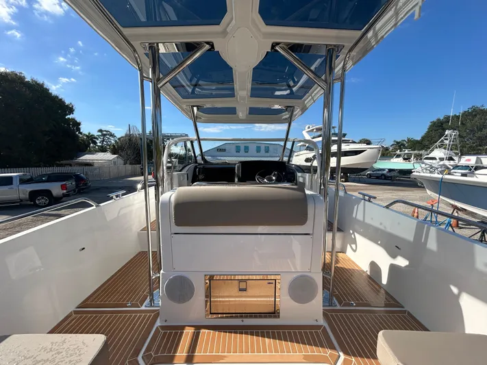 In-stock 2024 Nimbus T9 #142 Yacht Photos Pics 2024 Nimbus T9 #142