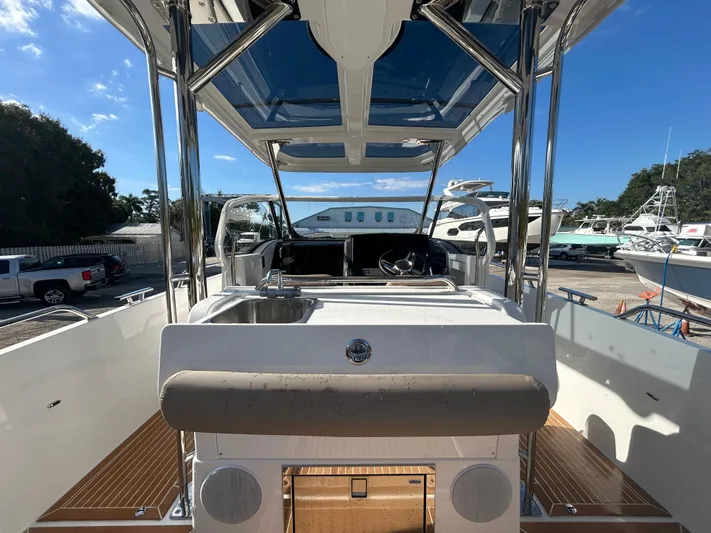 In-stock 2024 Nimbus T9 #142 Yacht Photos Pics 2024 Nimbus T9 #142