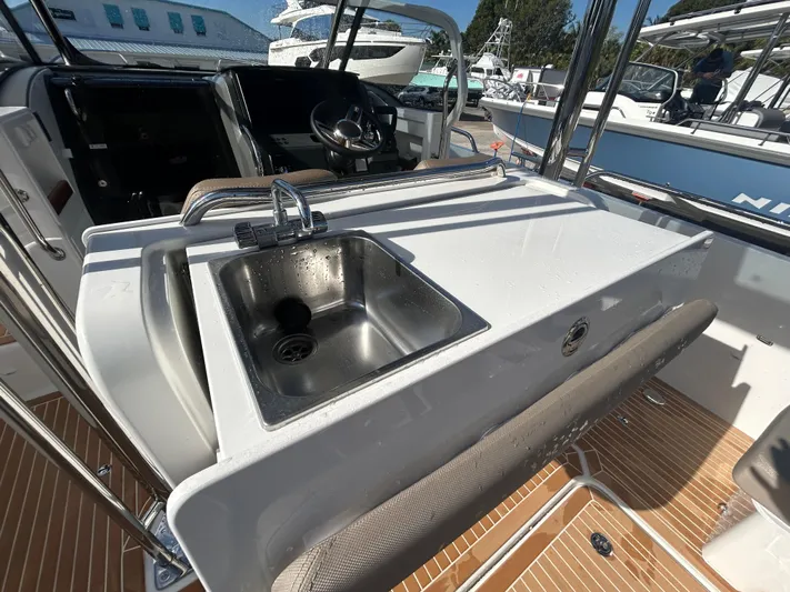 In-stock 2024 Nimbus T9 #142 Yacht Photos Pics 2024 Nimbus T9 #142