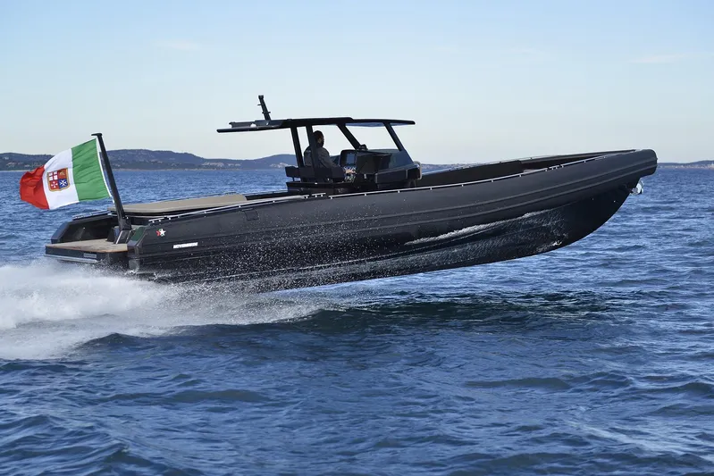 Black Shiver 120 Efb Yacht Photos Pics Novamarine Black Shiver 120 Diesel 2025 cruising swiftly on open water.