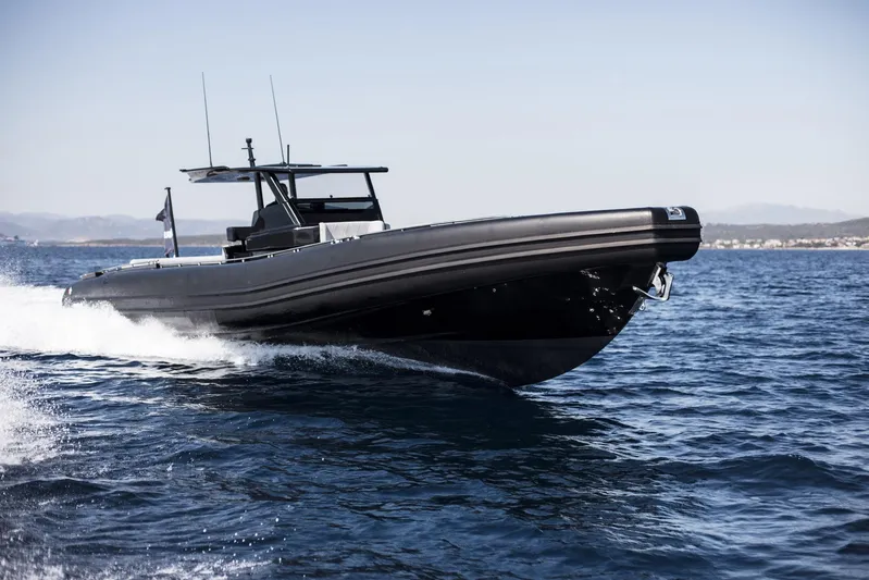 Black Shiver 120 Efb Yacht Photos Pics 2025 Novamarine Black Shiver 120 Diesel cruising on open water.