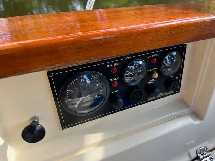 "into The Mystic" Yacht Photos Pics 