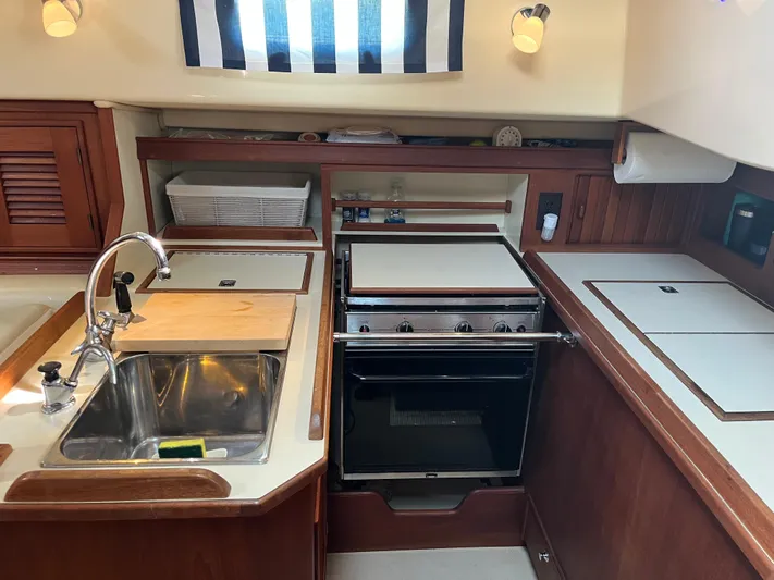 "into The Mystic" Yacht Photos Pics 