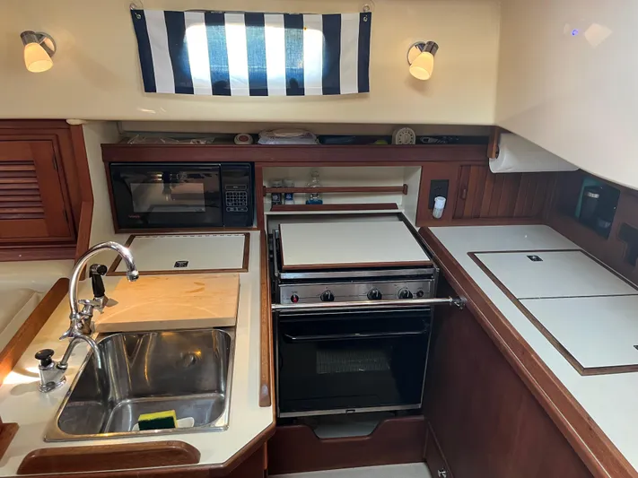 "into The Mystic" Yacht Photos Pics 