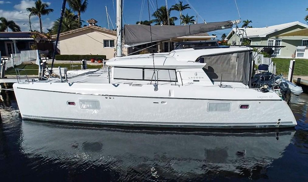 2010 Lagoon 421