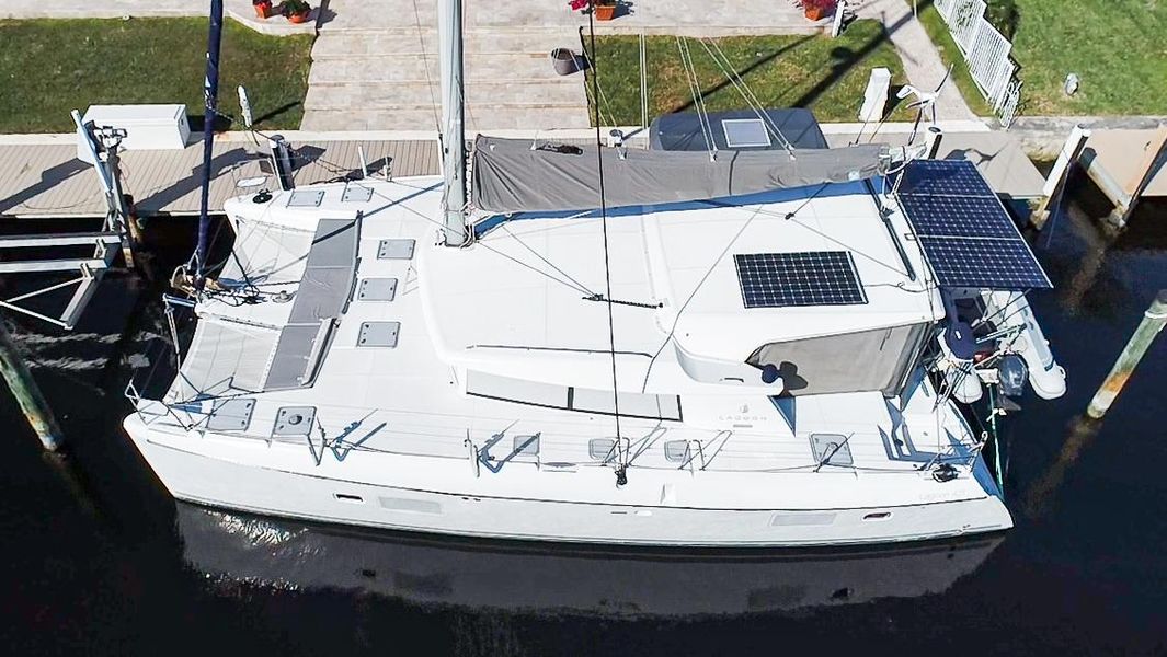 2010 Lagoon 421