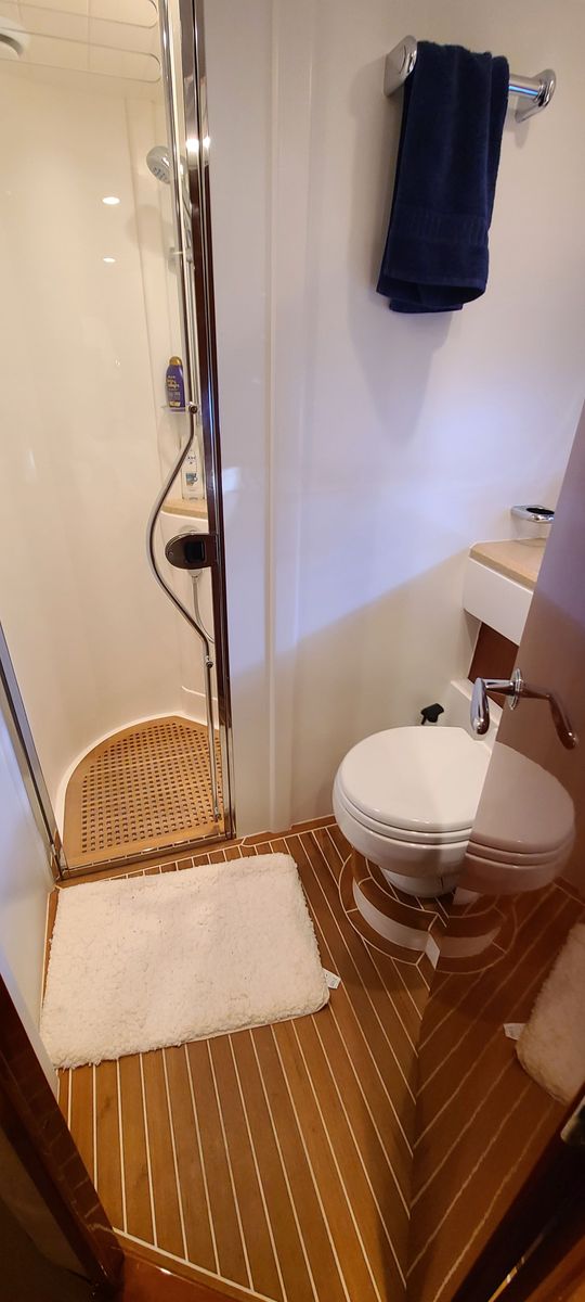 2006 Viking Princess 61 