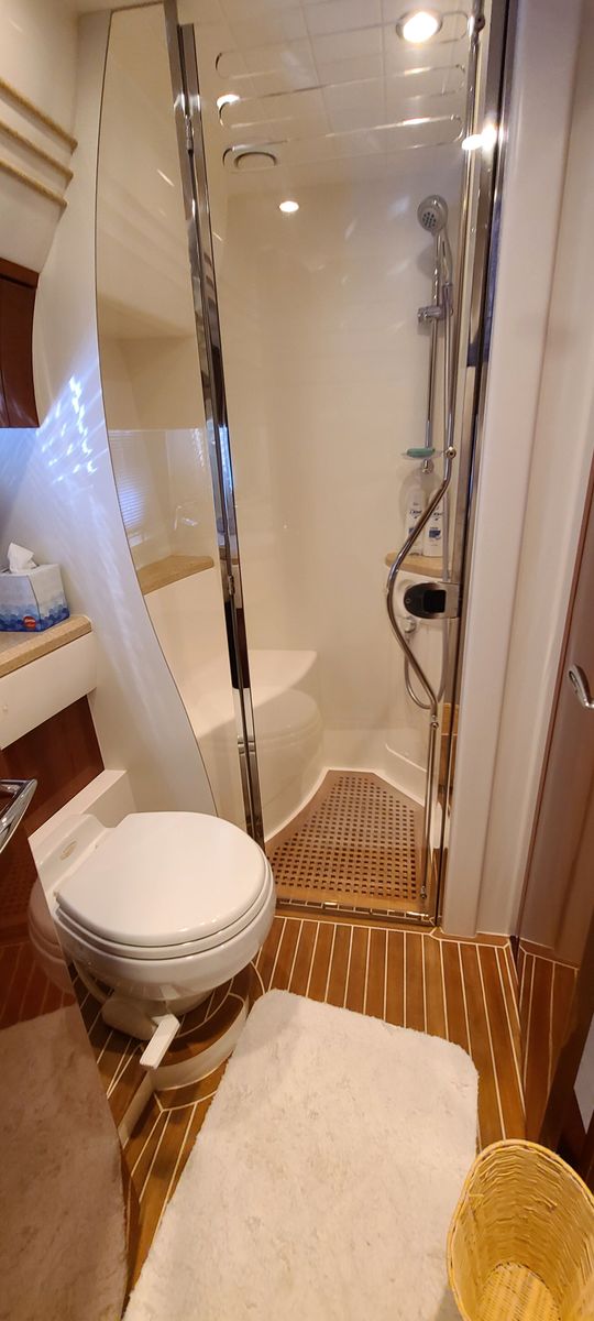 2006 Viking Princess 61 