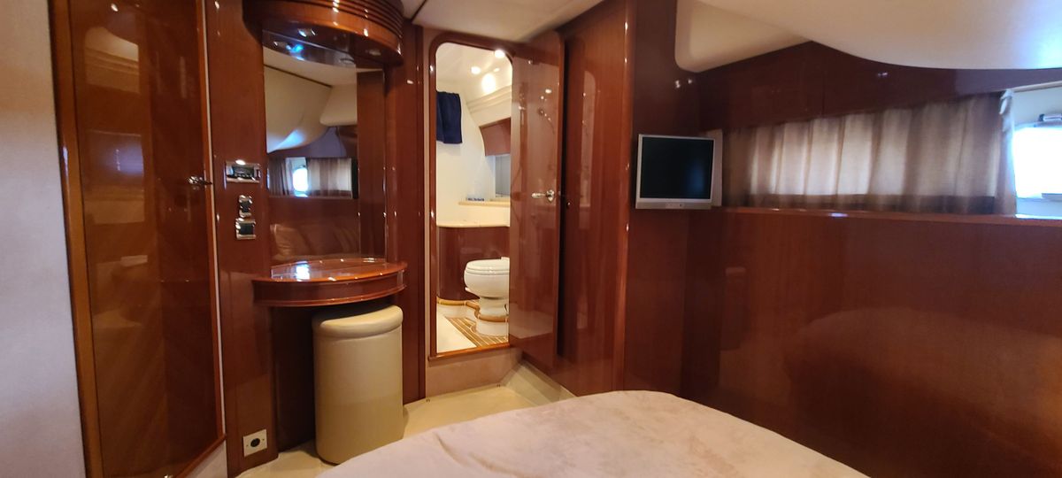 2006 Viking Princess 61 