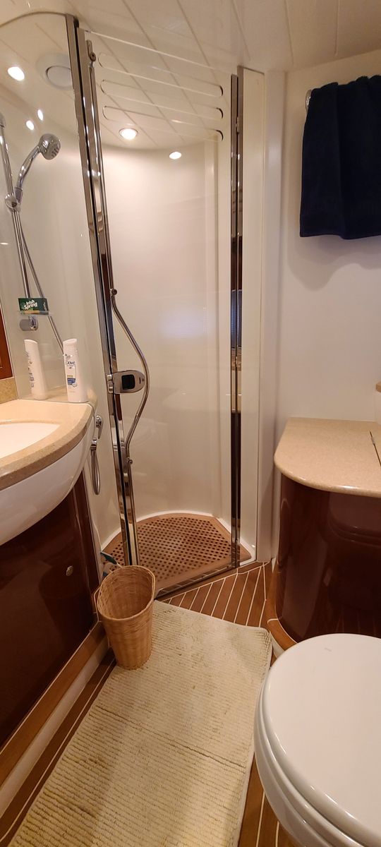 2006 Viking Princess 61 