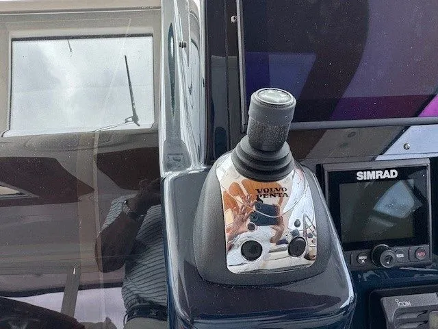  Yacht Photos Pics 2009 TIARA YACHTS 4300 SOVRAN - Image 16