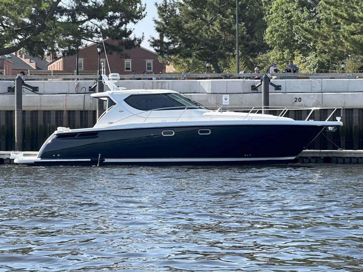 2009 Tiara Yachts 47 