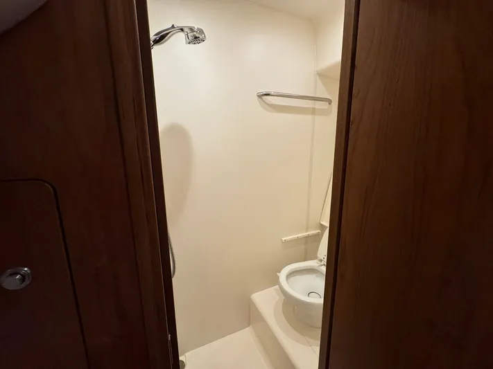  Yacht Photos Pics 2009 TIARA YACHTS 4300 SOVRAN - Image 39