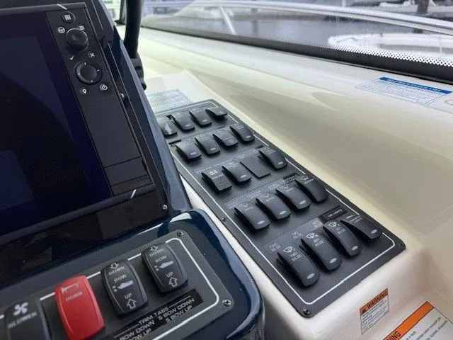  Yacht Photos Pics 2009 TIARA YACHTS 4300 SOVRAN - Image 17