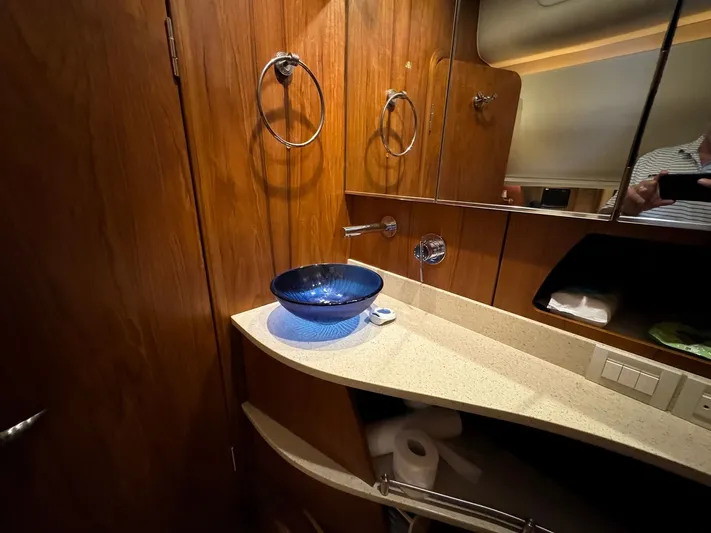  Yacht Photos Pics 2009 TIARA YACHTS 4300 SOVRAN - Image 37