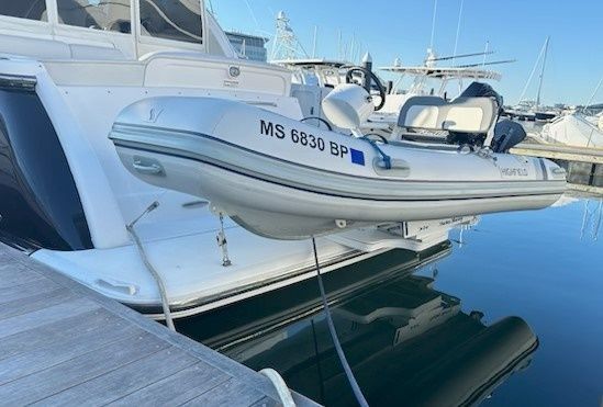 2009 Tiara Yachts 47 