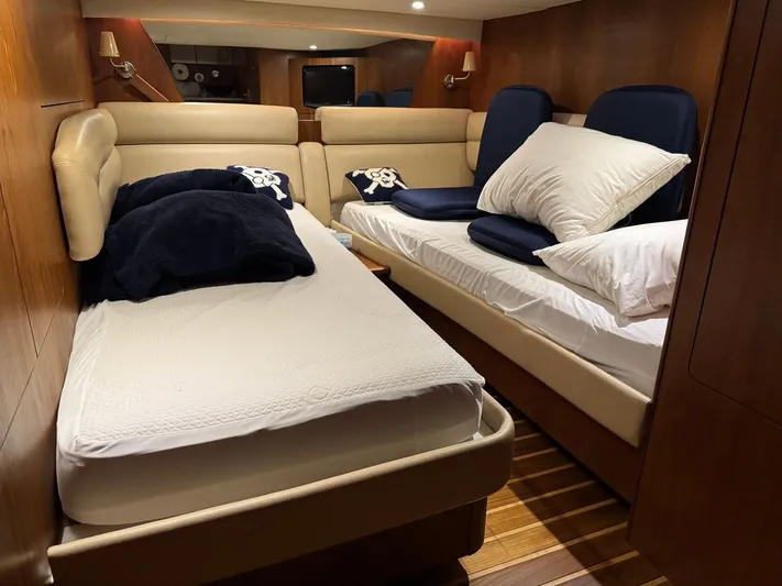  Yacht Photos Pics 2009 TIARA YACHTS 4300 SOVRAN - Image 33