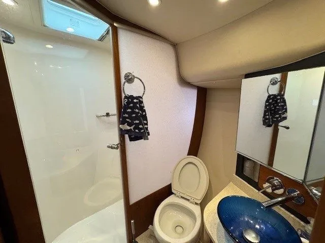  Yacht Photos Pics 2009 TIARA YACHTS 4300 SOVRAN - Image 36