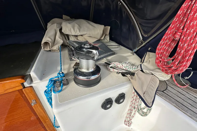 Braveheart Yacht Photos Pics Sailboat cockpit with winch and ropes, Tartan 4600, 1999 model.