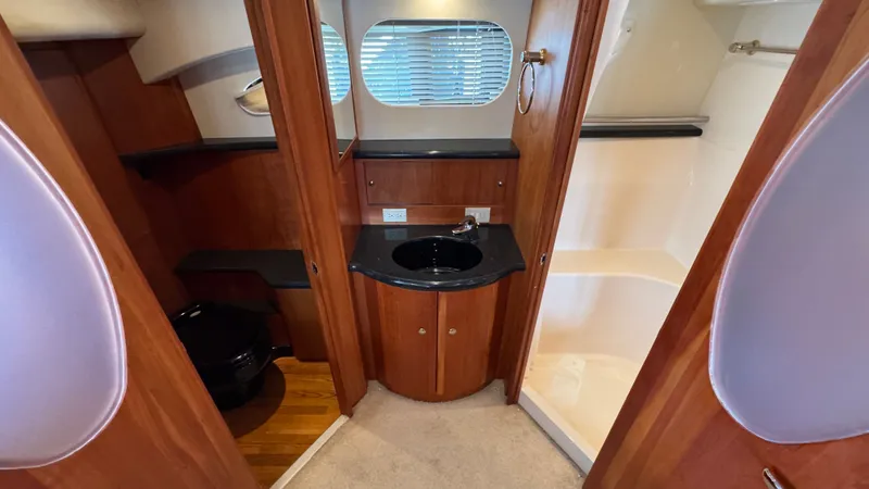 Annie B Yacht Photos Pics Owner's Ensuite