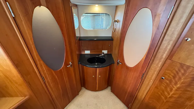 Annie B Yacht Photos Pics Owner's Ensuite