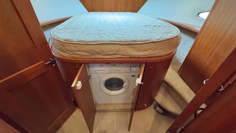 Annie B Yacht Photos Pics Forward VIP Suite with Laundry