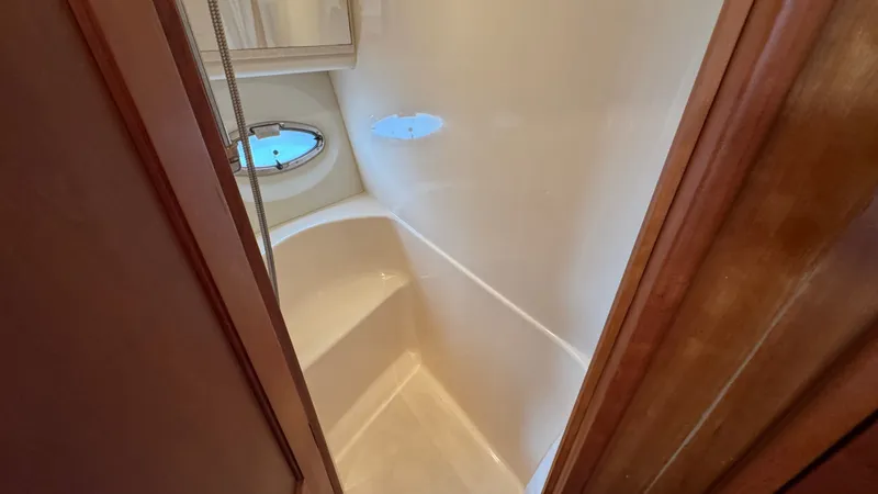 Annie B Yacht Photos Pics VIP Ensuite Shower