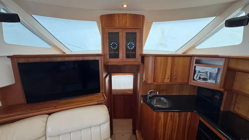 Annie B Yacht Photos Pics Salon looking forward