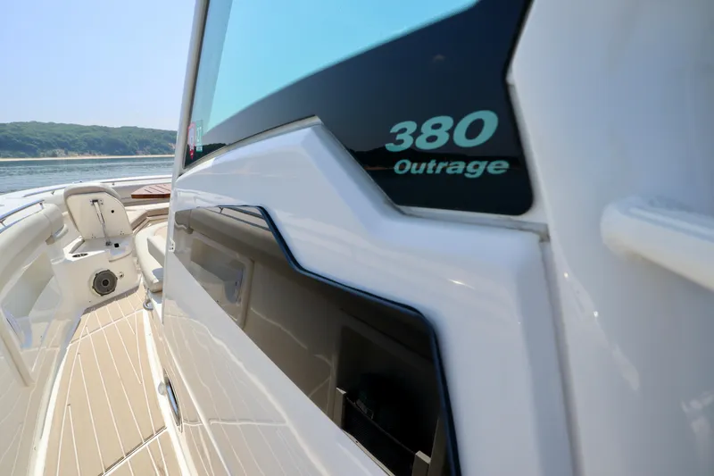 Thunderstruck Yacht Photos Pics 