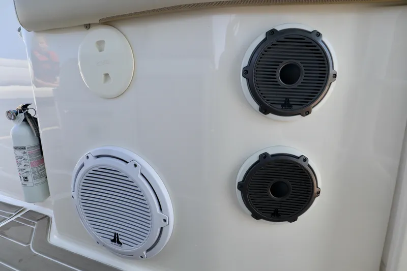 Thunderstruck Yacht Photos Pics 