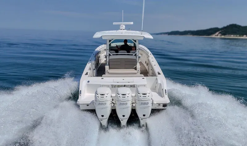 Thunderstruck Yacht Photos Pics 