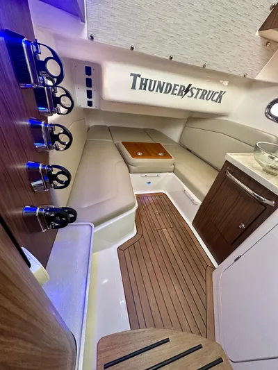 Thunderstruck Yacht Photos Pics 