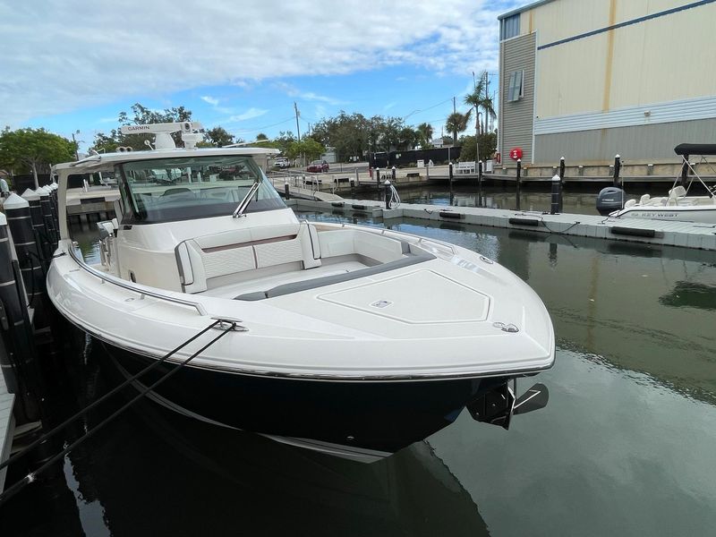 2018 Tiara Sport 38 LS