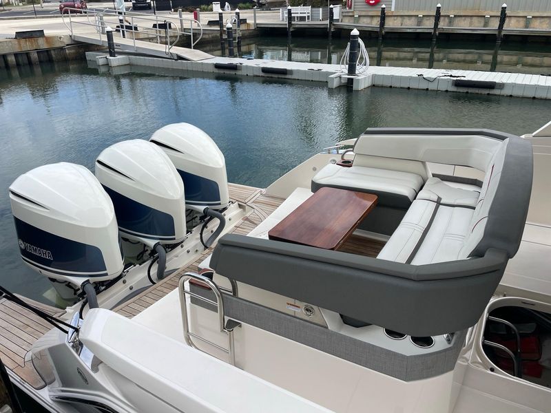 2018 Tiara Sport 38 LS