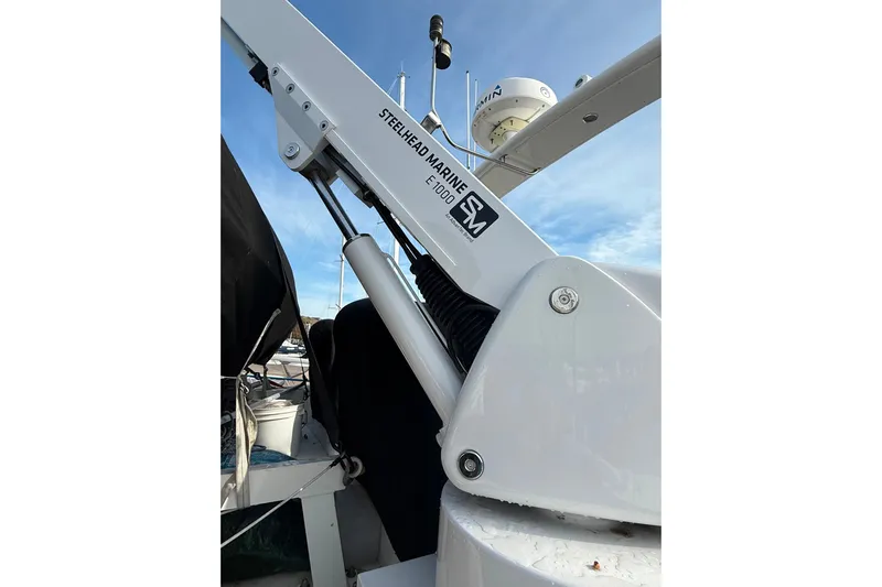 Gabbiano Yacht Photos Pics Steelhead Marine ET1000 crane on 2000 Navigator 53 yacht under blue sky.