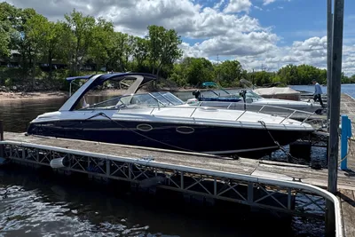 Regal 3350 Cuddy